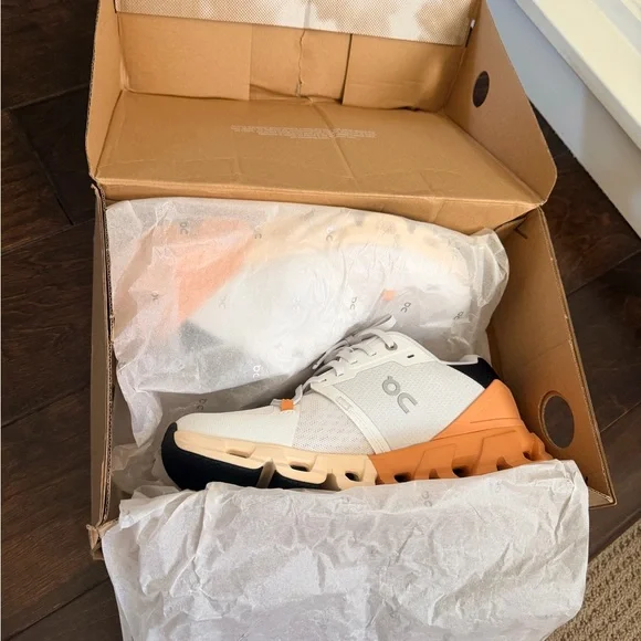 On Running Cloudflyer 4 White | Copper Athletic Shoes Size W8 (New with Box) - Picture 5 of 8